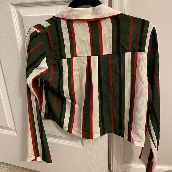 H&M multi-colored button down cropped shirt - Picture 2 of 3